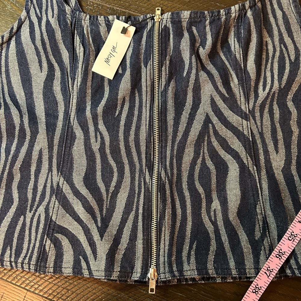 Nasty Gal Blue and White denim Zebra-Print Zip Front Tank Sz 16 NWT - Picture 7 of 7